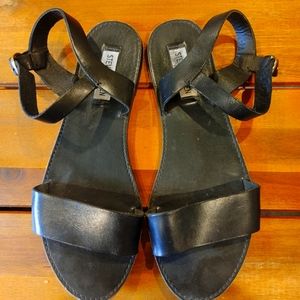 Black strappy women's Steve Madden flat sandals